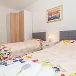 2 Bedroom Awesome In Appartement *