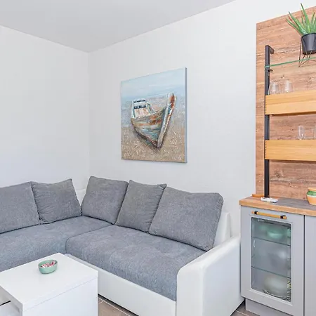 2 Bedroom Awesome In *