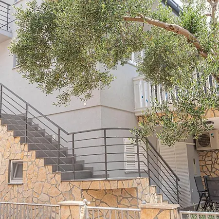 Apartament 2 Bedroom Awesome In