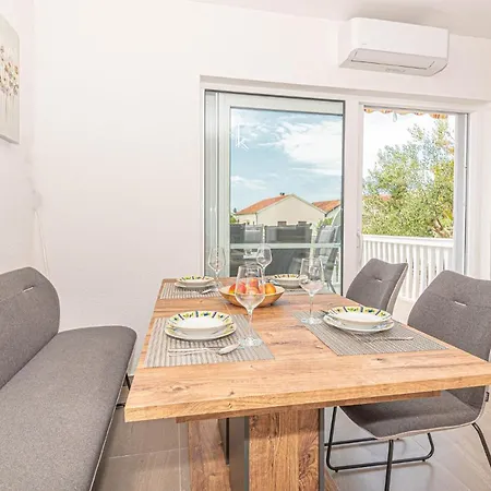Amazing In With Kitchen Apartment