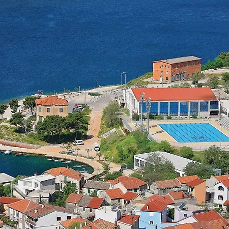 2 Bedroom Awesome In Pirovac
