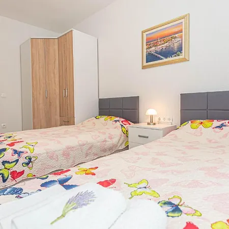 Amazing In With Kitchen Apartment *