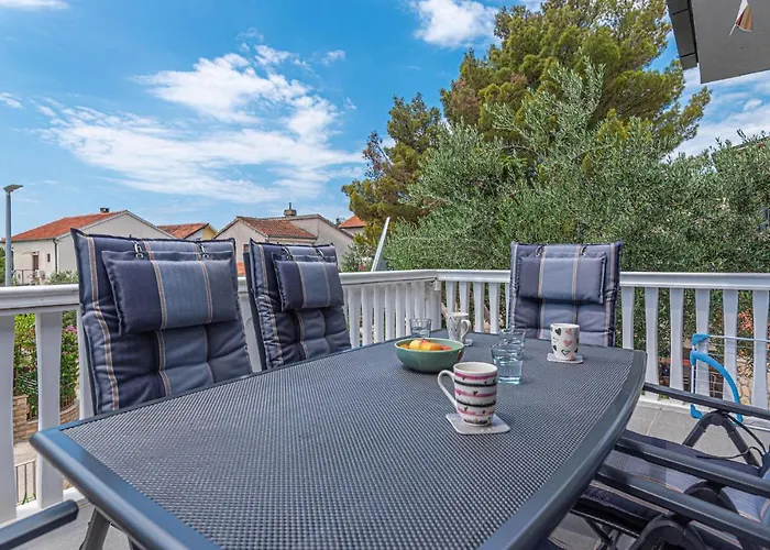 2 Bedroom Awesome In بيروفاتش