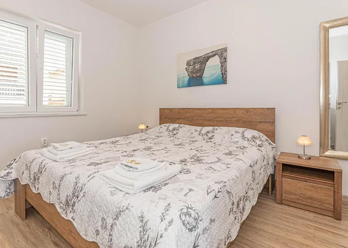 شقة 2 Bedroom Awesome In بيروفاتش