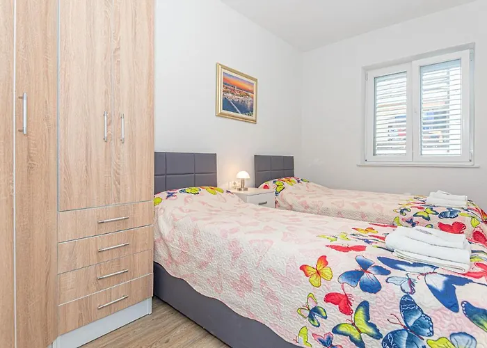 2 Bedroom Awesome In * بيروفاتش