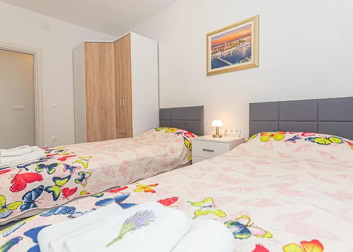 2 Bedroom Awesome In شقة *